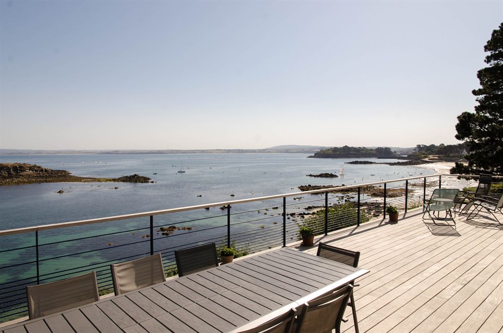 La terrasse face à la baie